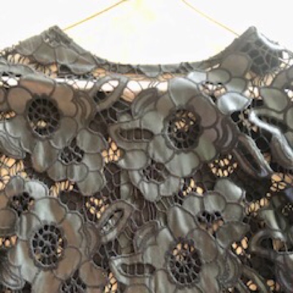 Stunning like new black floral appliqué top size large - Picture 3 of 10